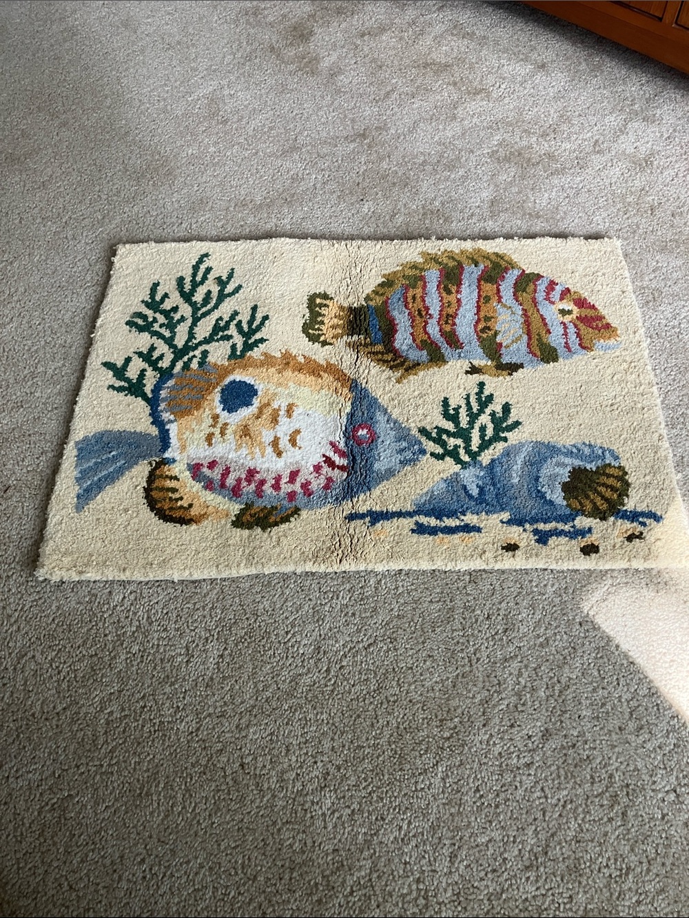 Cariba Cream Fish Pattern Aquatic Accent Rug - Multi-Color